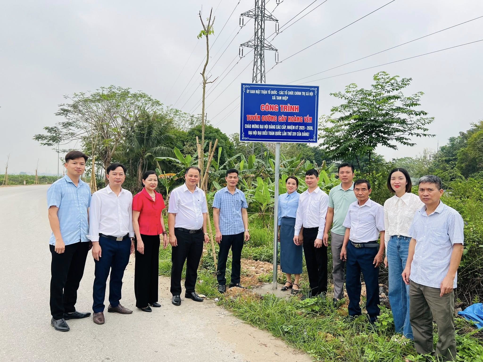 MTTQVN các tổ chức chính trị xã hội xã Tam Hiệp tổ chức gắn biển công trình Tuyến Cây Hoàng Yến chào mừng đại hội đảng nhiệm kỳ 2025-2030; tiến tới đại hội đại biểu lần thứ XIV của đảng.